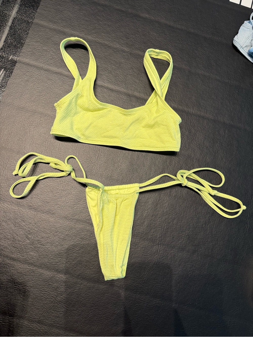 Frankie’s bikinis Neon Lime Textured top size S